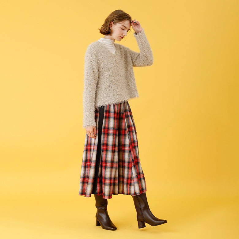 Vネックシャギーニット