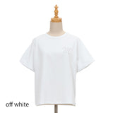 Mロゴブローチ風Tシャツ