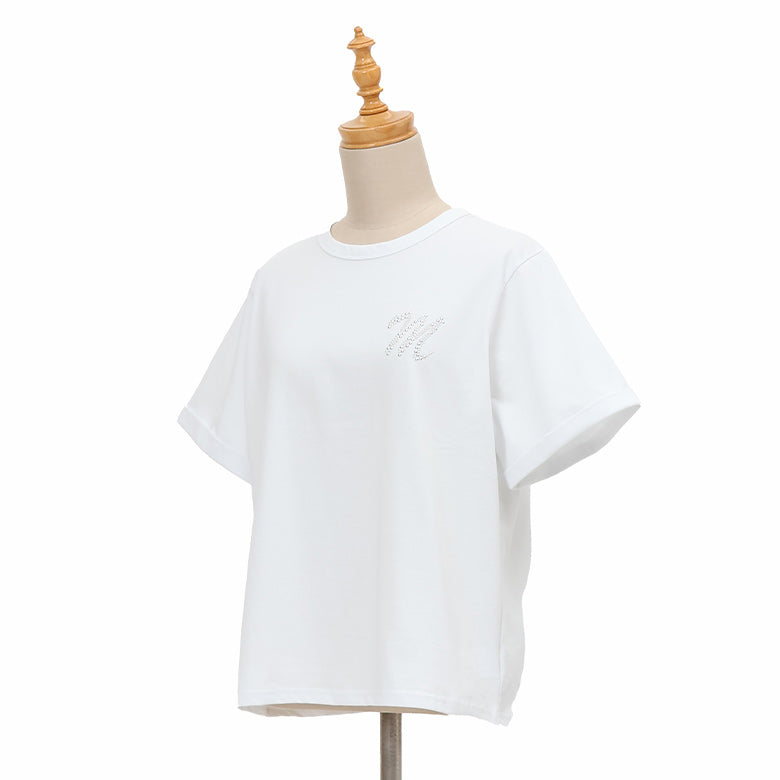 Mロゴブローチ風Tシャツ