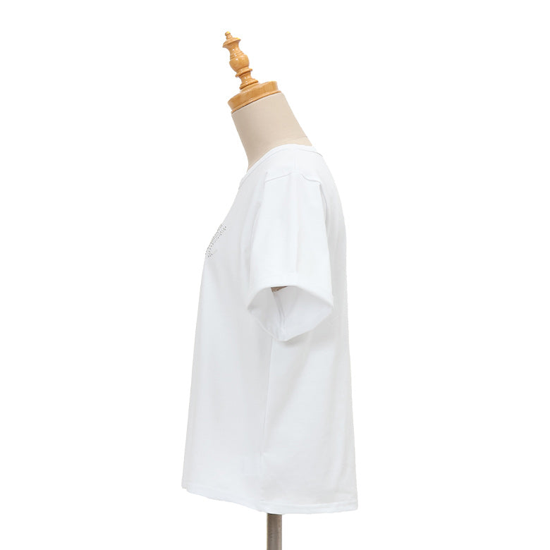 Mロゴブローチ風Tシャツ